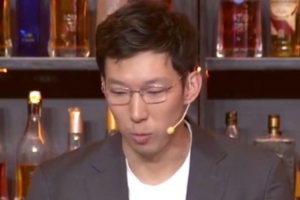 周琦：球队只能有1个老大 分不清主次的话很难把球队捏成一个整体